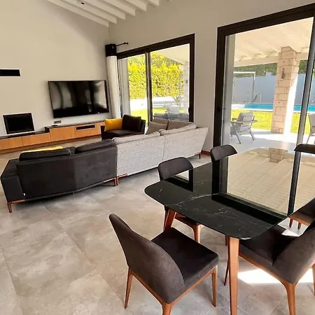 Sakin Ve Huzurlu Bir Tatil Icin… Otel Çeşme